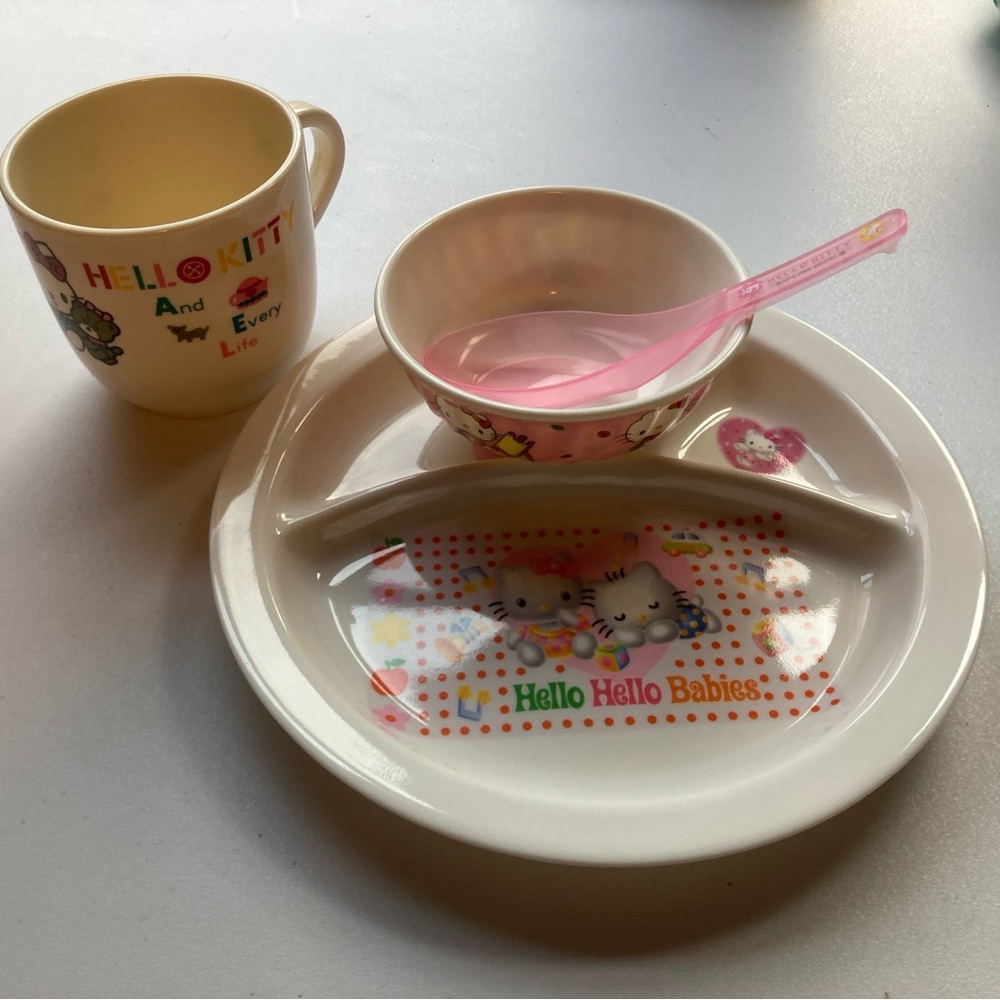 Hello Kitty Dishes